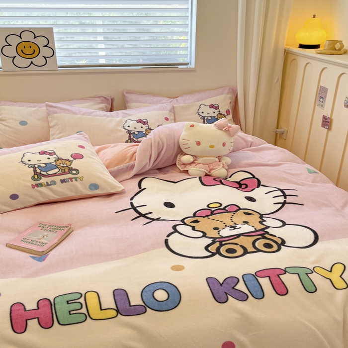 91家纺网 家纺一手货源 找家纺 金爱家 2024新款三丽鸥大版加厚牛奶绒四件套-第二批 绒R布偶kt