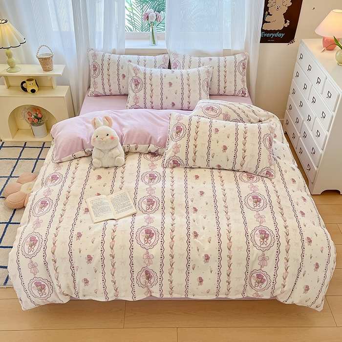 91家纺网 家纺一手货源 找家纺 慕澄家纺 2024新款小清新可爱印花牛奶绒加厚保暖四件套 竖条花