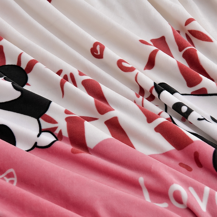 91家纺网 家纺一手货源 找家纺 阿亮家居 2024新款8.5斤保暖牛奶绒金貂绒床裙款四件套 小熊猫