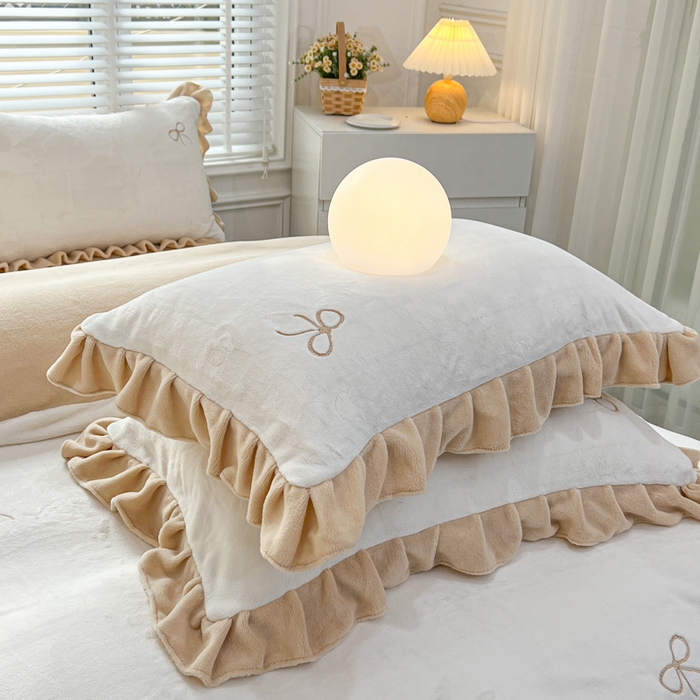 91家纺网 家纺一手货源 找家纺 金麦家纺 2024新款花边款牛奶绒四件套 蝴蝶结-香槟金