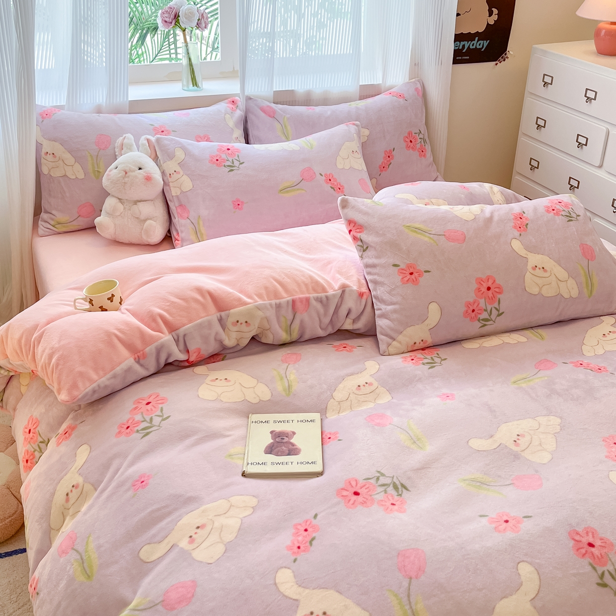 91家纺网 家纺一手货源 找家纺 慕澄家纺 2024新款小清新可爱印花牛奶绒加厚保暖四件套 花丛嬉戏