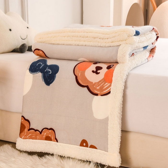 91家纺网 家纺一手货源 找家纺 2025新款毛毯AB版牛奶绒+羊羔绒毯子复合多功能午睡毯 小熊-灰