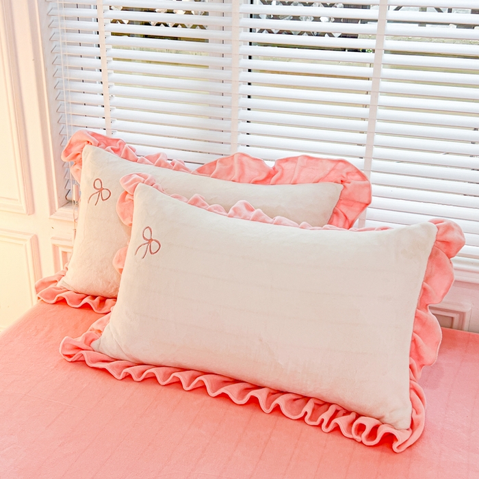 91家纺网 家纺一手货源 找家纺 金麦家纺 2024新款花边款牛奶绒四件套 蝴蝶结-粉色