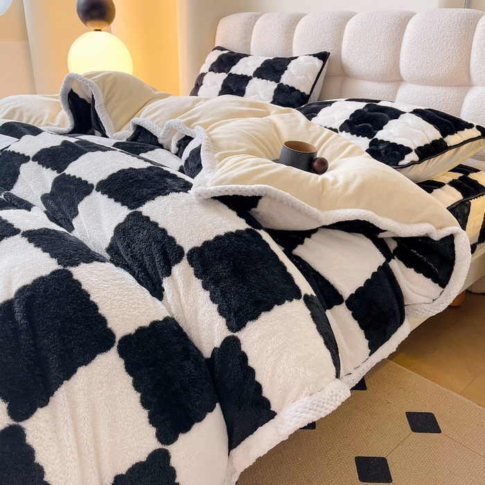 91家纺网 家纺一手货源 找家纺 2024新款A类北极绒格子-条纹系列宽包边加厚被套（暖光图） 棋盘格-黑白
