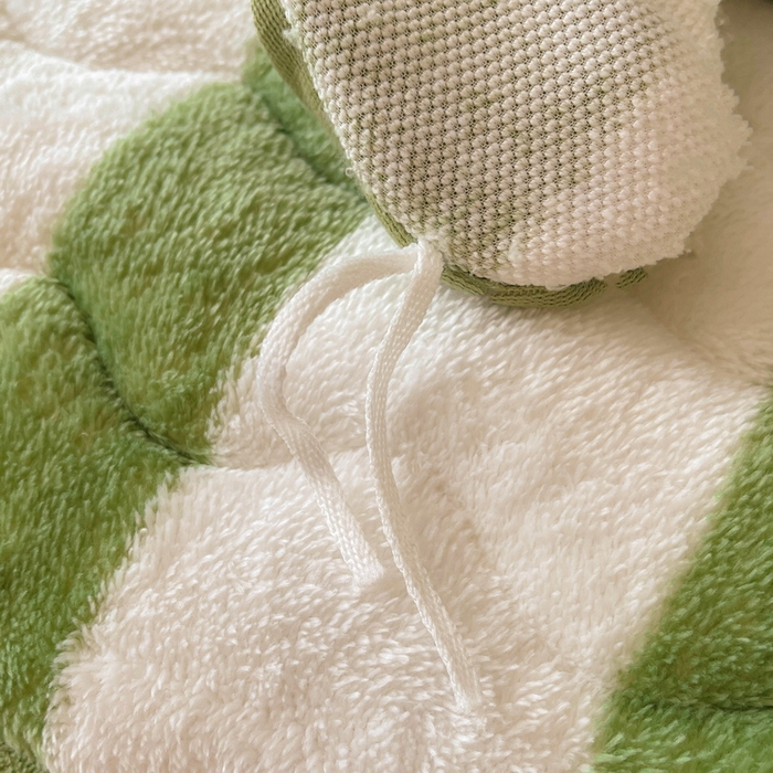 91家纺网 家纺一手货源 找家纺 2024新款A类北极绒格子-条纹系列宽包边加厚被套（暖光图） 条纹-豆绿