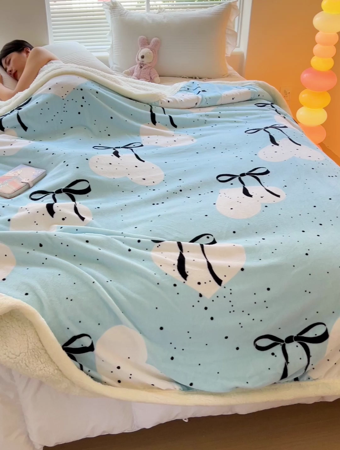 91家纺网 家纺一手货源 找家纺 鑫喜莱家纺 2024新款牛奶绒羊羔绒盖毯毛毯毯子午睡毯 蓝色蝴蝶结