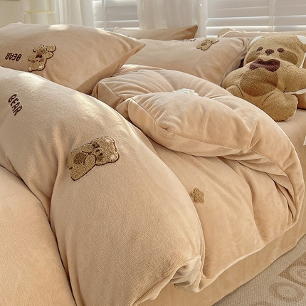 91家纺网 家纺一手货源 找家纺 （总）寐居家纺 2024新款纯色牛奶绒毛巾绣四件套