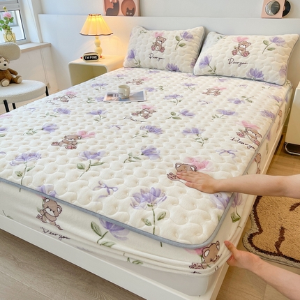 91家纺网 家纺一手货源 找家纺 2024秋冬牛奶绒加厚夹棉床笠三件套印花床垫保护套罩21.贝贝熊