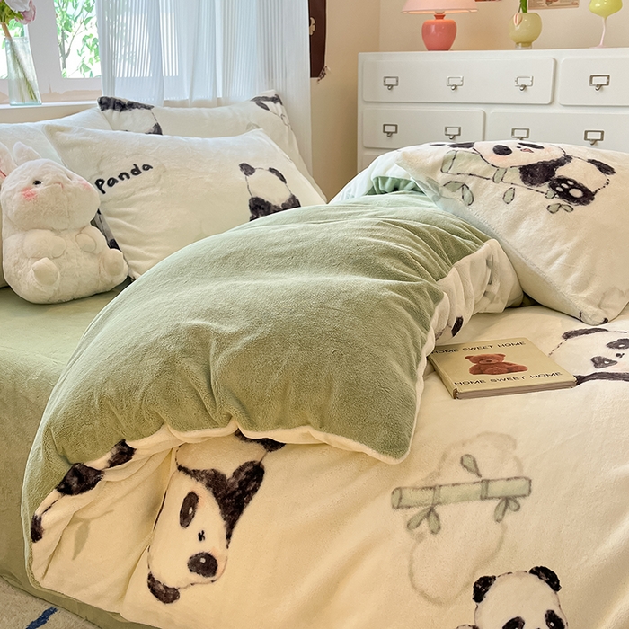 91家纺网 家纺一手货源 找家纺 慕澄家纺 2024新款小清新可爱印花牛奶绒加厚保暖四件套 小熊猫