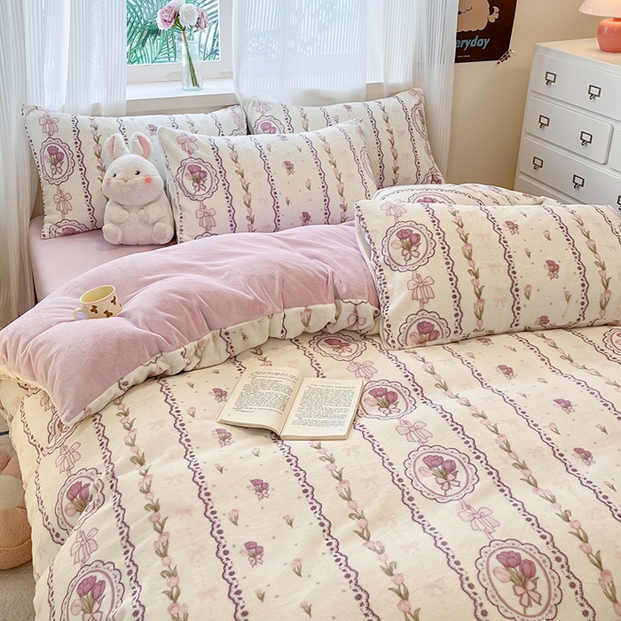 91家纺网 家纺一手货源 找家纺 慕澄家纺 2024新款小清新可爱印花牛奶绒加厚保暖四件套 竖条花