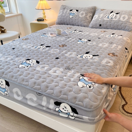 91家纺网 家纺一手货源 找家纺 2024秋冬牛奶绒加厚夹棉床笠三件套印花床垫保护套罩9.字母狗