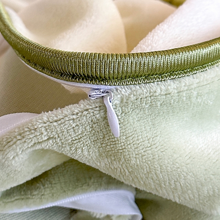 91家纺网 家纺一手货源 找家纺 富缦庭 2024新款8-9斤小包边床裙款牛奶绒印花四件套 怦然心动