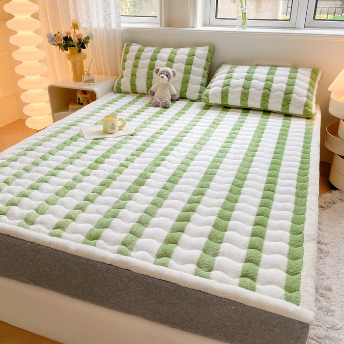 91家纺网 家纺一手货源 找家纺 2024秋冬加厚床垫床褥子北极绒印花泰迪绒床褥床护垫三件套-160g夹棉 条纹-豆绿