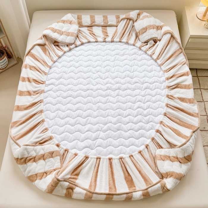 91家纺网 家纺一手货源 找家纺 2024秋冬新款A类北极绒加厚夹棉床笠+北极绒宽包边被套四件套（自然光图） 条纹-奶咖