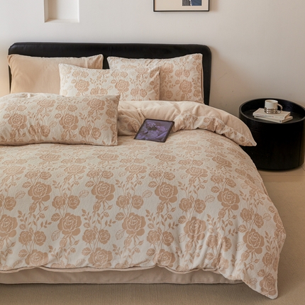 91家纺网 家纺一手货源 找家纺 （总）优彩 2025新款雕花牛奶绒四件套烂花牛奶绒四件套