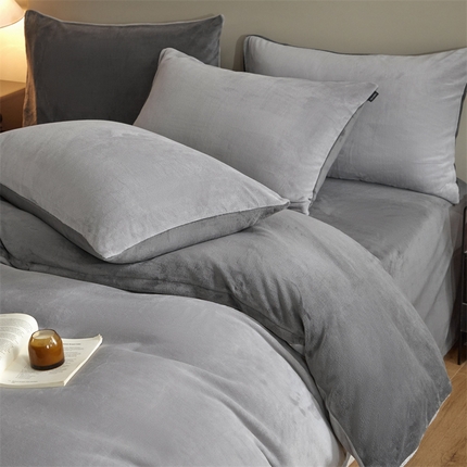 91家纺网 家纺一手货源 找家纺 （总）启程家纺 2024新款A类加厚230克纯色双拼牛奶绒四件套