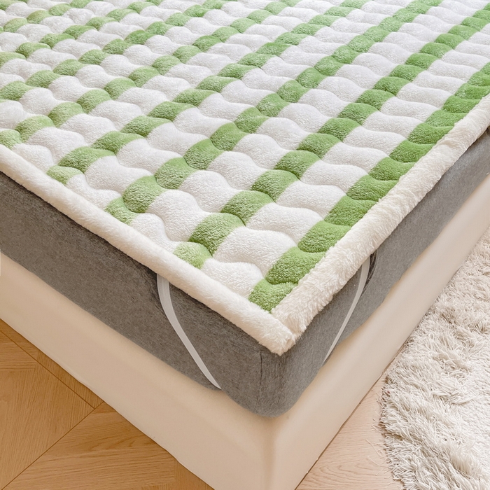 91家纺网 家纺一手货源 找家纺 2024秋冬加厚床垫床褥子北极绒印花泰迪绒床褥床护垫三件套-160g夹棉 条纹-豆绿