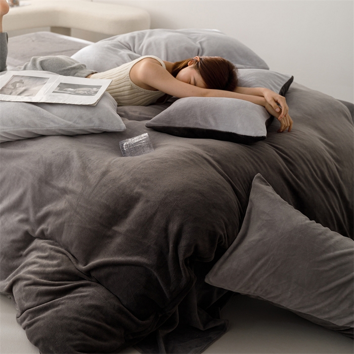 91家纺网 家纺一手货源 找家纺 2025新款小清新双面牛奶绒四件套 渐变灰