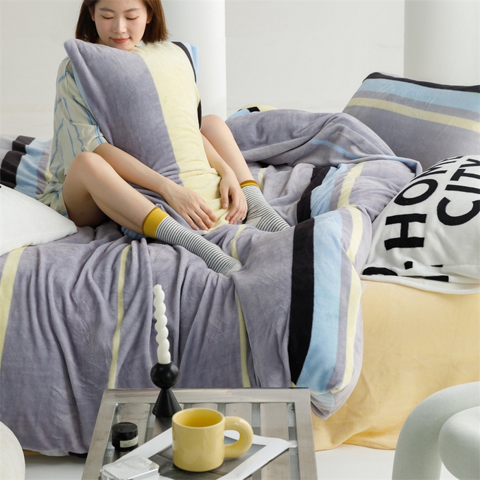 91家纺网 家纺一手货源 找家纺 2025新款小清新双面牛奶绒四件套 简约条纹