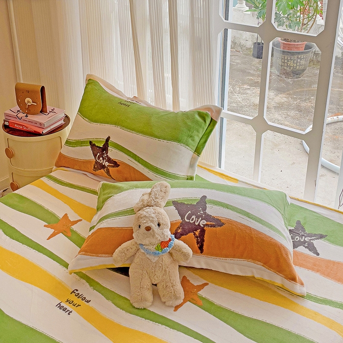 91家纺网 家纺一手货源 找家纺 名兮家居 2024新款时尚卡通风高克重牛奶绒床单-盖毯 繁星