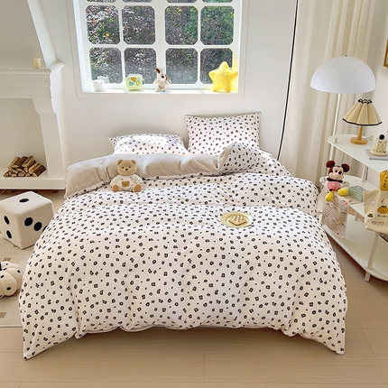 91家纺网 家纺一手货源 找家纺 山茶家纺 2024新款高克重印花牛奶绒四件套 奶咖豹纹