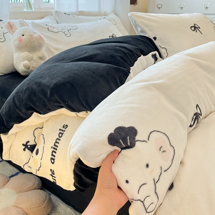 91家纺网 家纺一手货源 找家纺 慕澄家纺 2024新款小清新可爱印花牛奶绒加厚保暖四件套 快乐伙伴