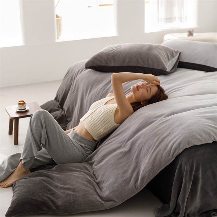 91家纺网 家纺一手货源 找家纺 2025新款小清新双面牛奶绒四件套 渐变灰