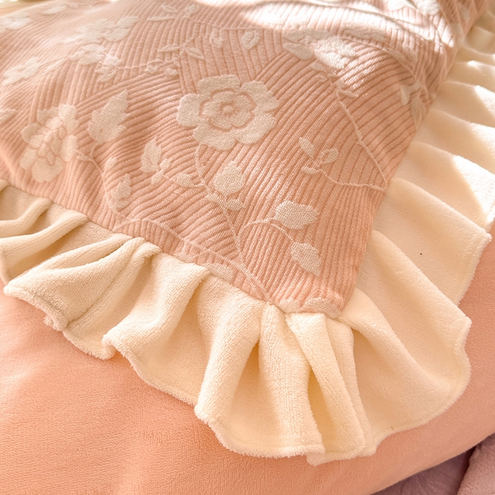 91家纺网 家纺一手货源 找家纺 大麦家纺 204新款高克重雕花牛奶绒四件套-爱丽丝 爱丽丝-桃粉