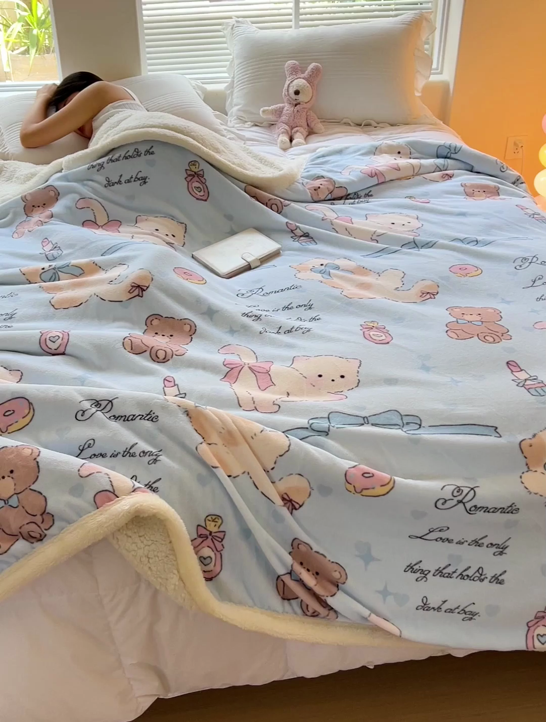 91家纺网 家纺一手货源 找家纺 鑫喜莱家纺 2024新款牛奶绒羊羔绒盖毯毛毯毯子午睡毯 蝴蝶结小猫