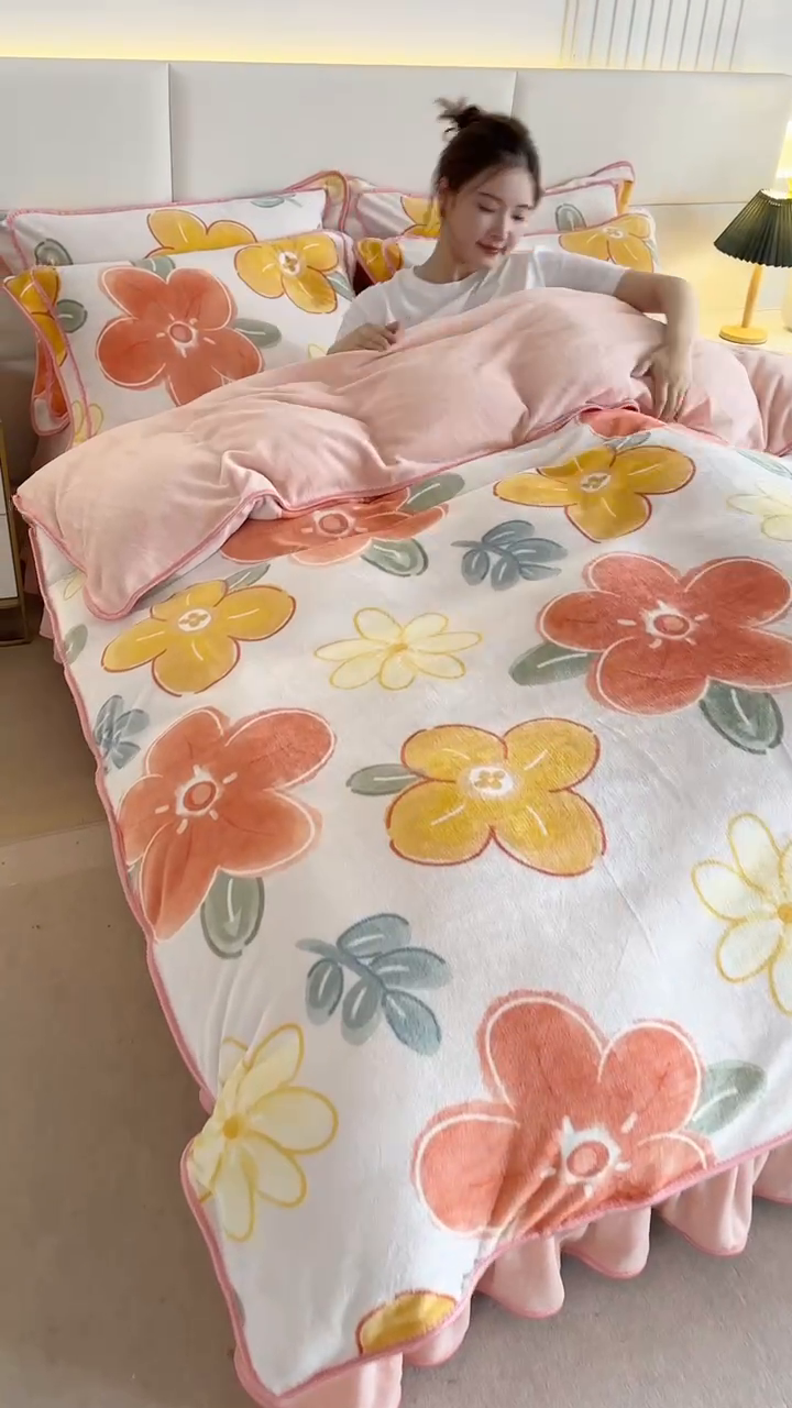 91家纺网 家纺一手货源 找家纺 （总）富缦庭 2024新款8-9斤小包边床裙款牛奶绒印花四件套