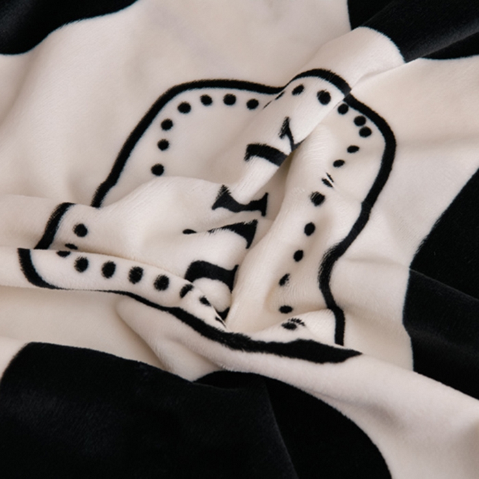 91家纺网 家纺一手货源 找家纺 阿亮家居 2024新款8.5斤保暖牛奶绒金貂绒床裙款四件套 牛奶猫咪