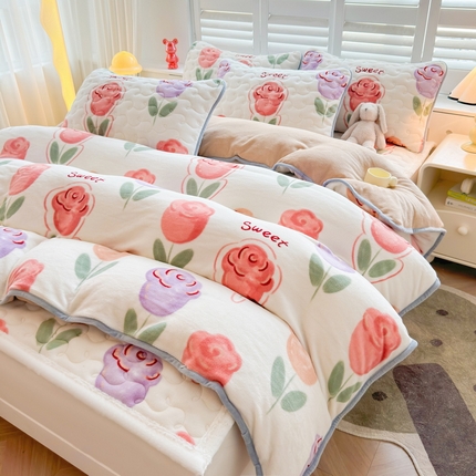 91家纺网 家纺一手货源 找家纺 2024秋冬新款牛奶绒加厚夹棉床褥垫+牛奶绒被套四件套奈美