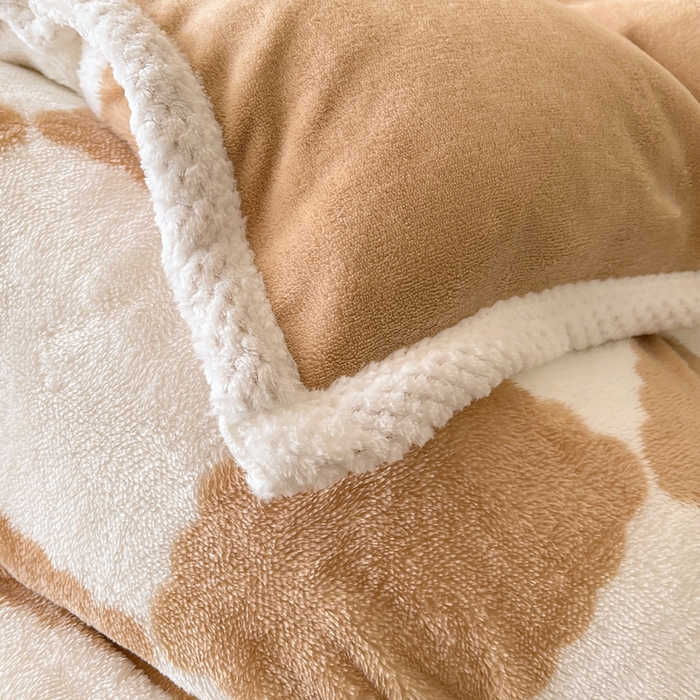 91家纺网 家纺一手货源 找家纺 2024新款A类北极绒格子-条纹系列宽包边加厚被套（暖光图） 棋盘格-奶咖