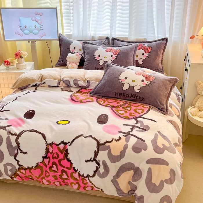 91家纺网 家纺一手货源 找家纺 金爱家 2024新款三丽鸥大版加厚牛奶绒四件套-第二批 咖啡豹纹kt