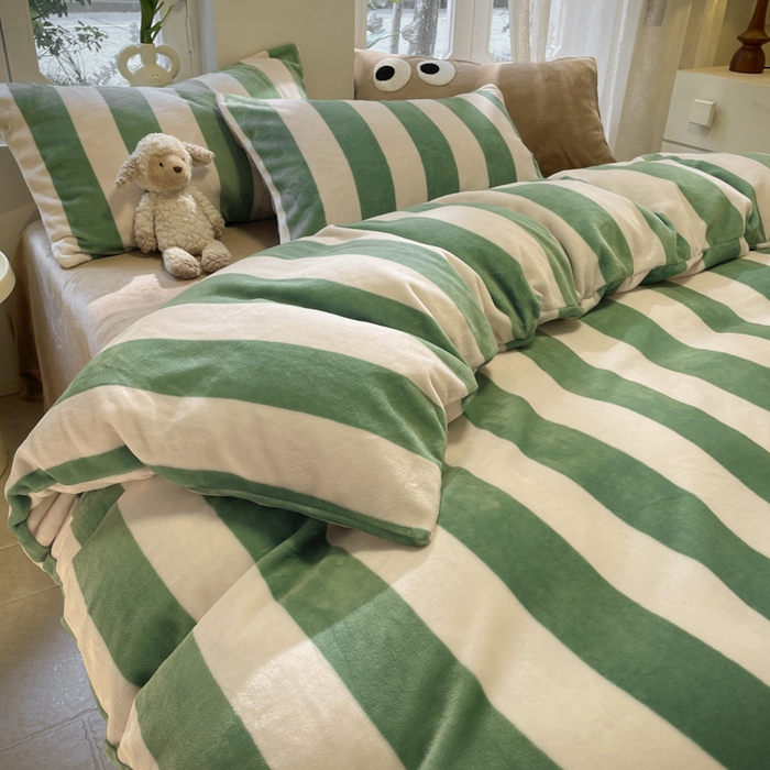 91家纺网 家纺一手货源 找家纺 寐居家纺 2024新款大眼条纹牛奶绒毛巾绣四件套 荷尔蒙