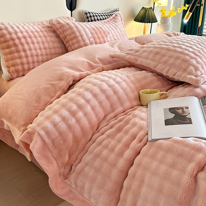 91家纺网 家纺一手货源 找家纺 芸锦豪 2024新款仿兔毛小泡泡兔兔绒兔毛绒四件套 樱花粉