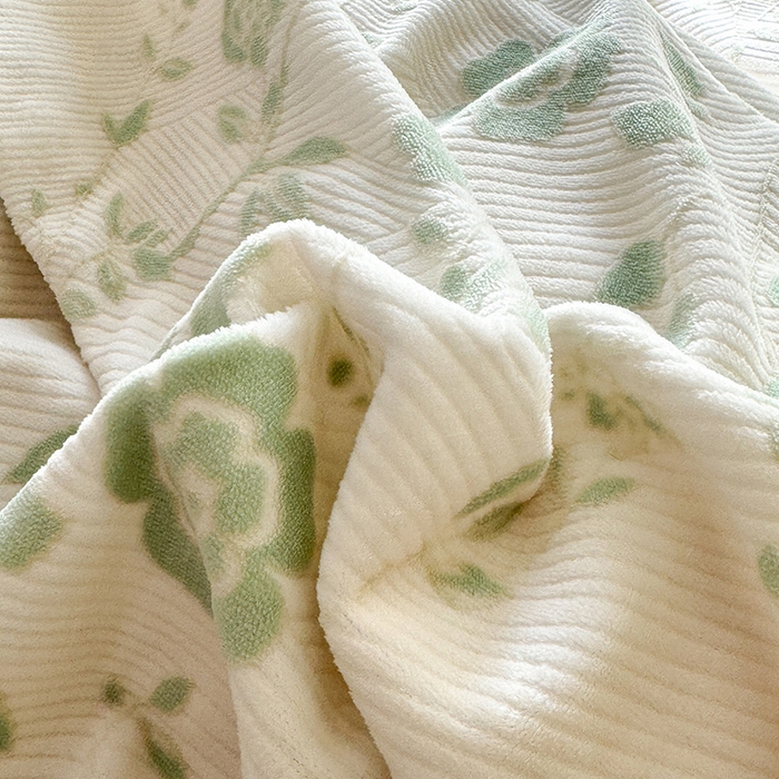 91家纺网 家纺一手货源 找家纺 大麦家纺 204新款高克重雕花牛奶绒四件套-爱丽丝 爱丽丝-浅绿