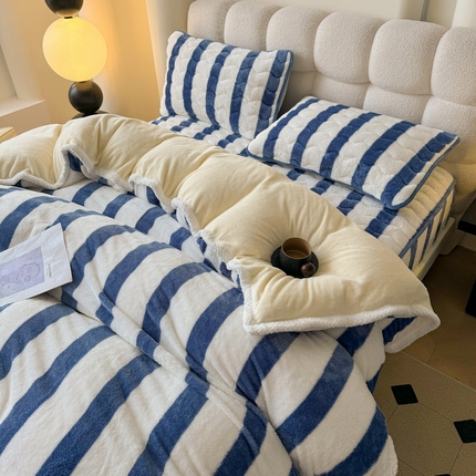 2024新款A类北极绒格子-条纹系列宽包边加厚被套（暖光图） 条纹-高贵蓝