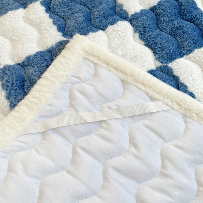 91家纺网 家纺一手货源 找家纺 2024秋冬加厚床垫床褥子北极绒印花泰迪绒床褥床护垫三件套-160g夹棉 棋盘格-高贵蓝