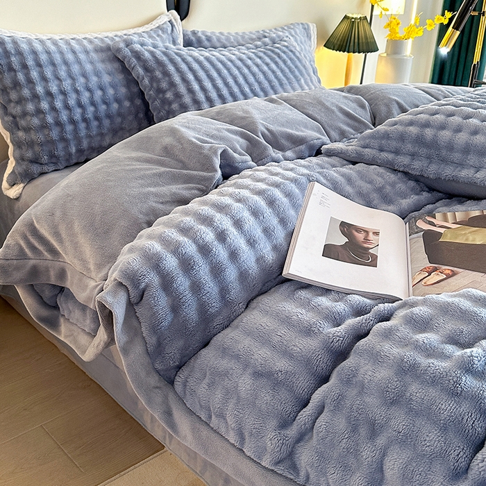 91家纺网 家纺一手货源 找家纺 芸锦豪 2024新款仿兔毛小泡泡兔兔绒兔毛绒四件套 湖兰