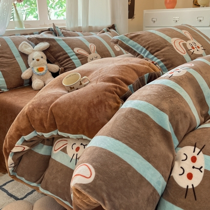 91家纺网 家纺一手货源 找家纺 （总）寐居家纺 2024新款A类小清新牛奶绒印花四件套