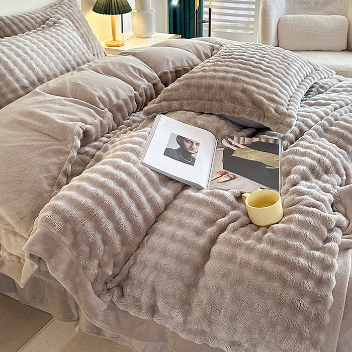 91家纺网 家纺一手货源 找家纺 芸锦豪 2024新款仿兔毛小泡泡兔兔绒兔毛绒四件套 浅驼