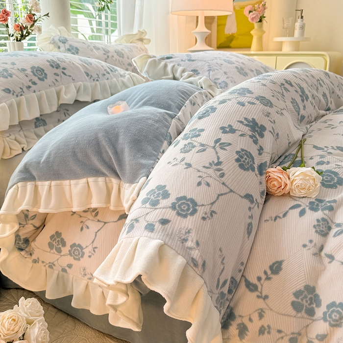 91家纺网 家纺一手货源 找家纺 大麦家纺 204新款高克重雕花牛奶绒四件套-爱丽丝 爱丽丝-天蓝