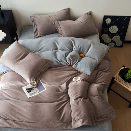 91家纺网 家纺一手货源 找家纺 （总）兰紫橙家纺 2025新款纯色牛奶绒纽扣款四件套