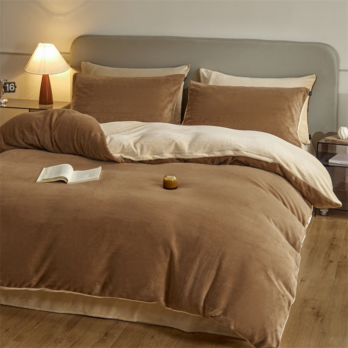 91家纺网 家纺一手货源 找家纺 启程家纺 2024新款A类加厚230克纯色双拼牛奶绒四件套 奶茶咖+奶咖