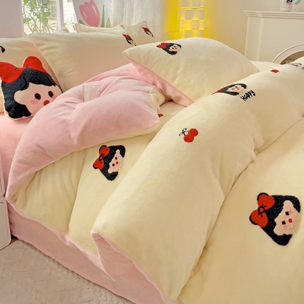 寐居家纺 2024新款纯色牛奶绒毛巾绣四件套 樱桃女孩-粉白