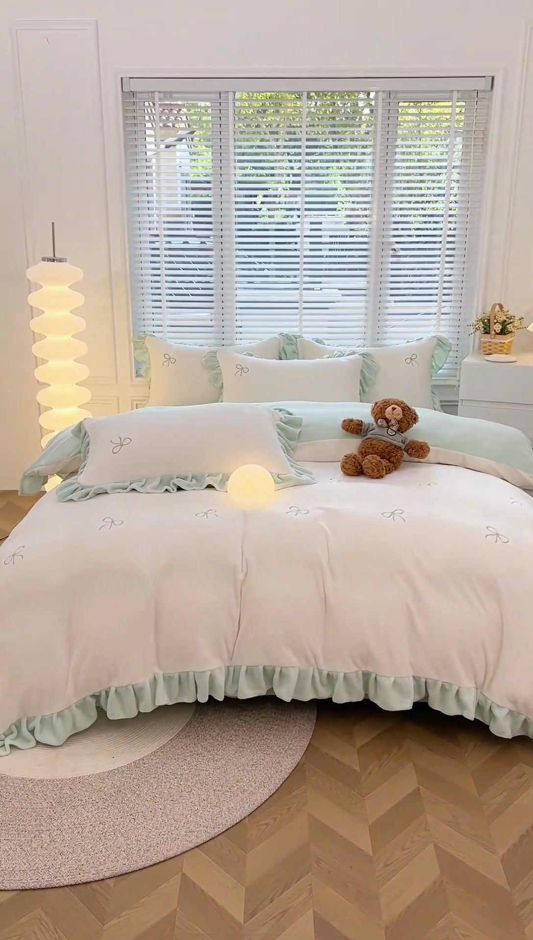 91家纺网 家纺一手货源 找家纺 金麦家纺 2024新款花边款牛奶绒四件套 蝴蝶结-蓝色