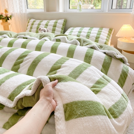 91家纺网 家纺一手货源 找家纺 （总）2024秋冬新款北极绒加厚夹棉床褥垫+北极绒宽包边被套四件套