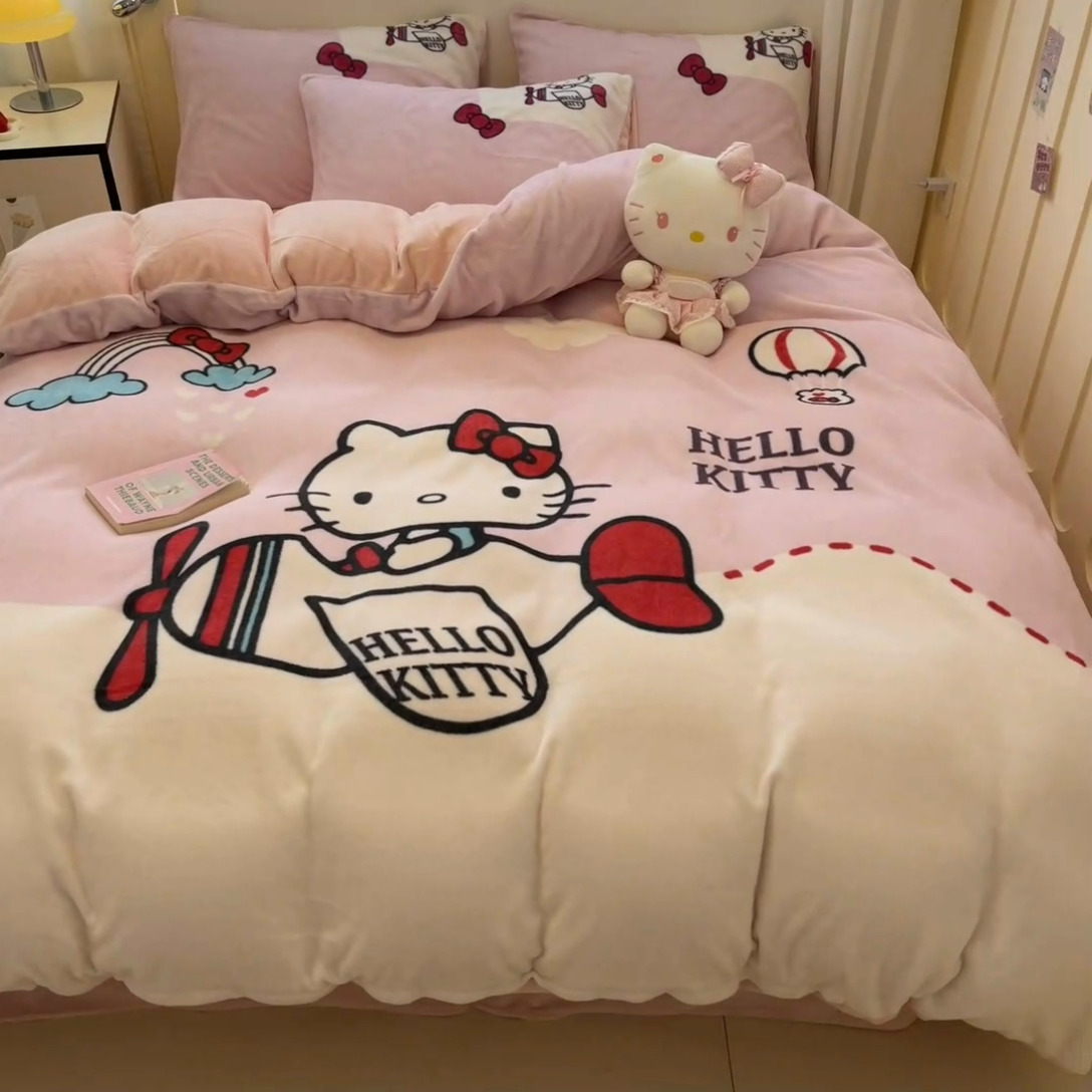 91家纺网 家纺一手货源 找家纺 金爱家 2024新款三丽鸥大版加厚牛奶绒四件套-第二批 绒R滑翔kt