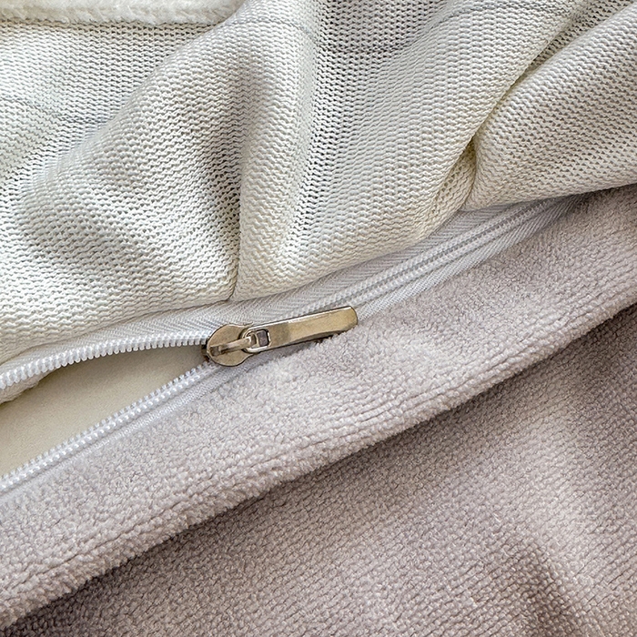 91家纺网 家纺一手货源 找家纺 大麦家纺 204新款高克重雕花牛奶绒四件套-爱丽丝 爱丽丝-浅灰